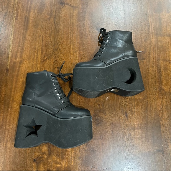 Hot Topic Platform Star & Moon Cutout Booties Size 6 - Picture 3 of 7